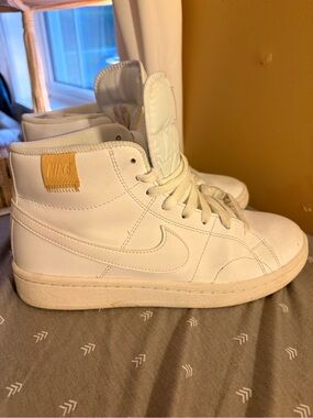 WOMEN'S NIKE COURT ROYALE 2 MID SNEAKERS size 6.5